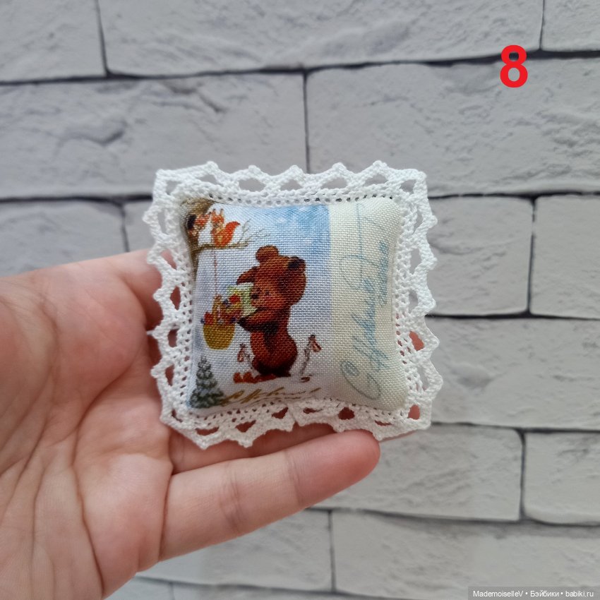 Подушки "С Новым Годом!" — Текстиль для кукольного интерьера