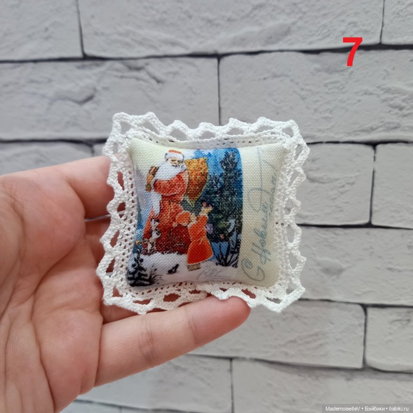 Подушки "С Новым Годом!" — Текстиль для кукольного интерьера