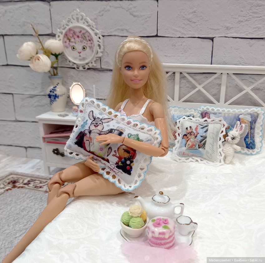 Подушки "С Новым Годом!" — Текстиль для кукольного интерьера (фото 3)