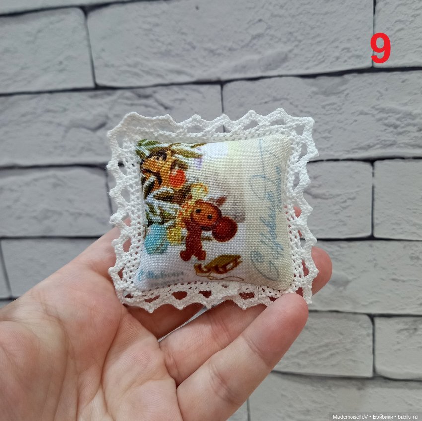 Подушки "С Новым Годом!" — Текстиль для кукольного интерьера