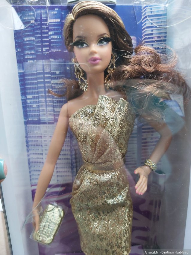 Barbie look city shine в золотом платье (фото 4)