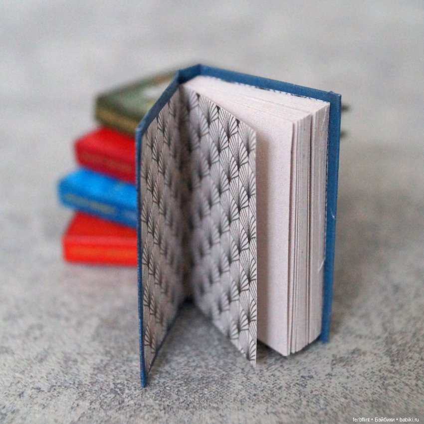 Учебники Хогвартса (на англ.) в масштабе 1:6 (фото 6)