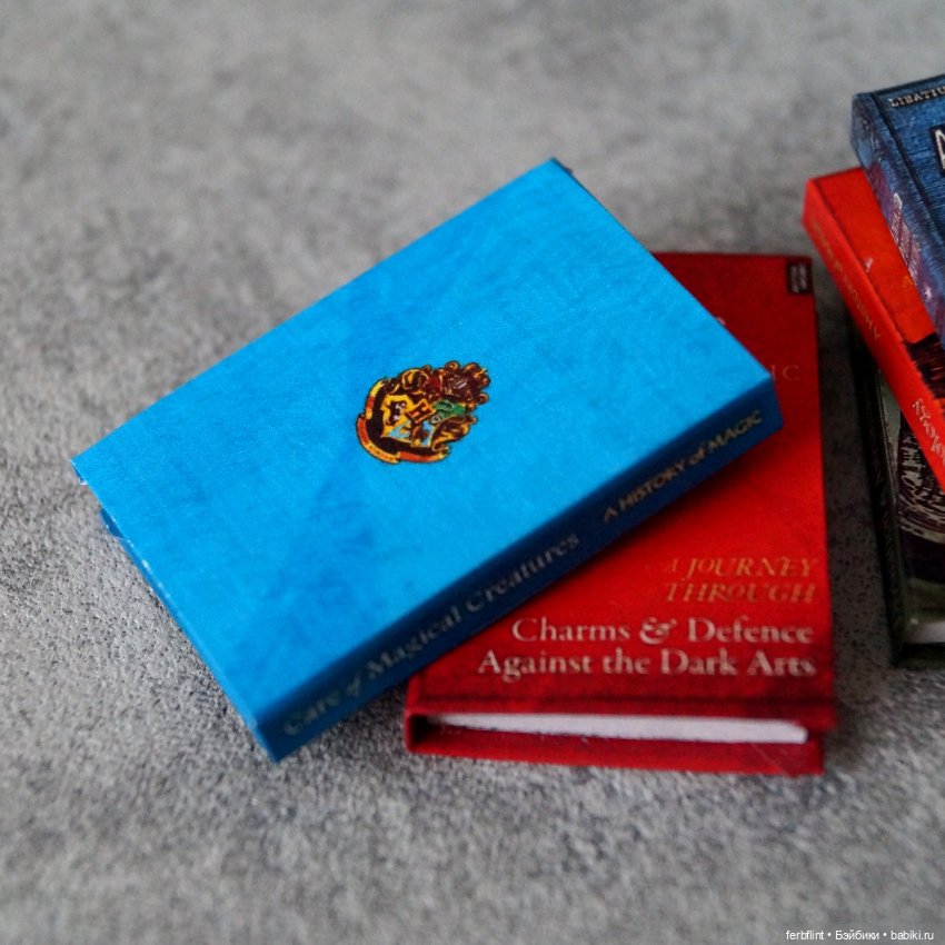 Учебники Хогвартса (на англ.) в масштабе 1:6 (фото 4)