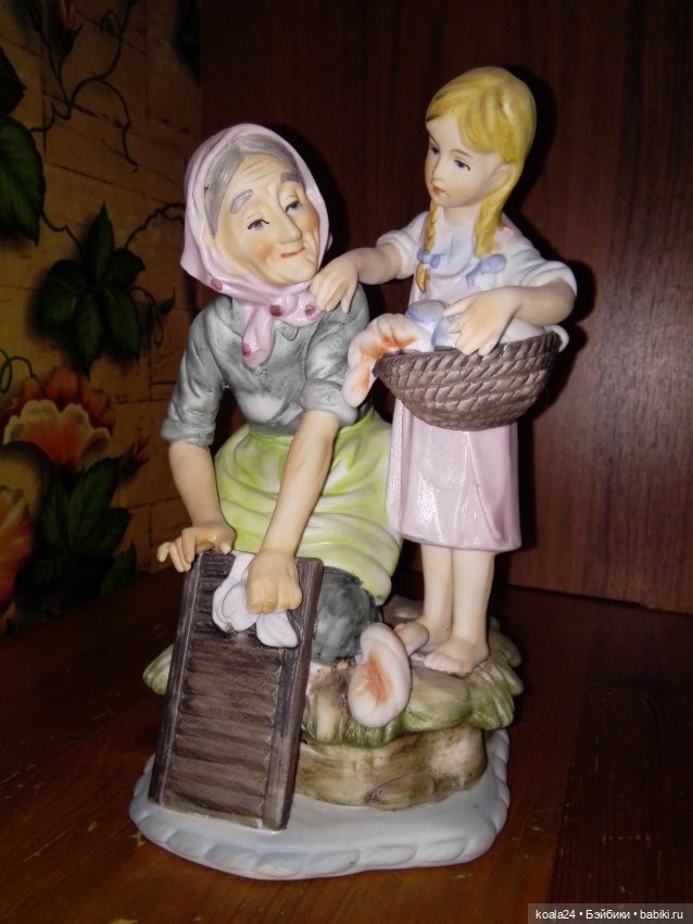 Статуэтка Бисквит Бабка с внучкой