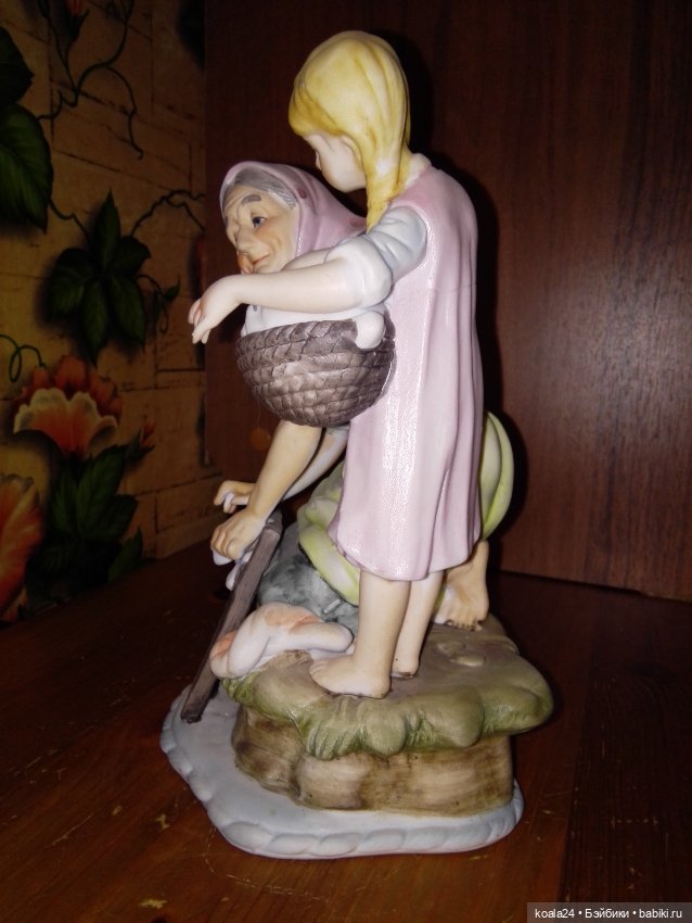 Статуэтка Бисквит Бабка с внучкой (фото 3)