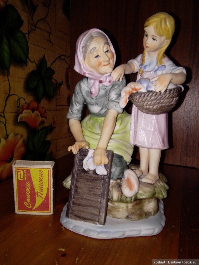 Статуэтка Бисквит Бабка с внучкой (фото 2)