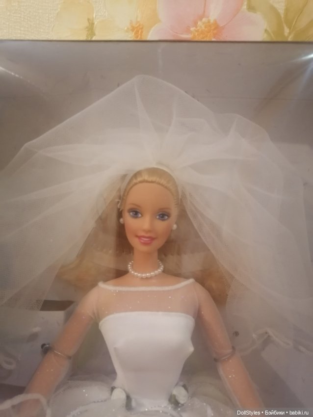 Blushing Bride Barbie 1999 868357