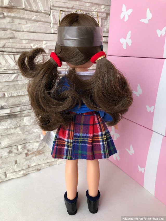 Кэрол школьница с каштановыми волосами и карими глазами от Паола Рейна(Paola Reina) (фото 5)