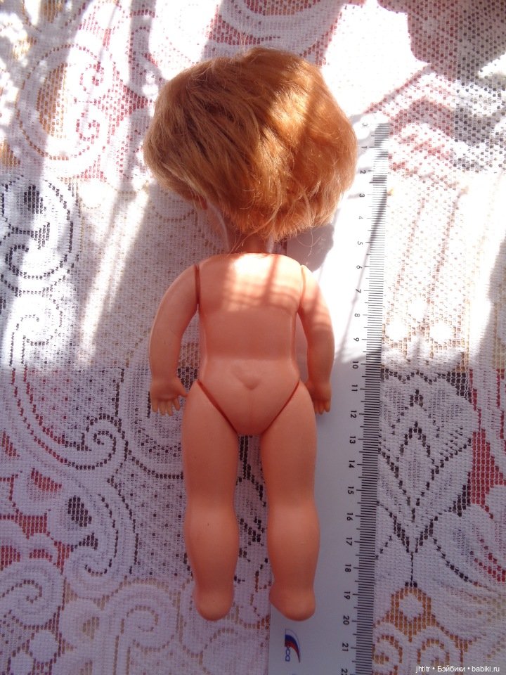 Хитруля ГДР в родной одежде и обуви