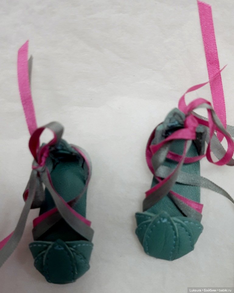 Аутфит, аксессуары, сертификат и коробка для куклы Оливия Примавера Грин от Хелен Киш (фото 2)