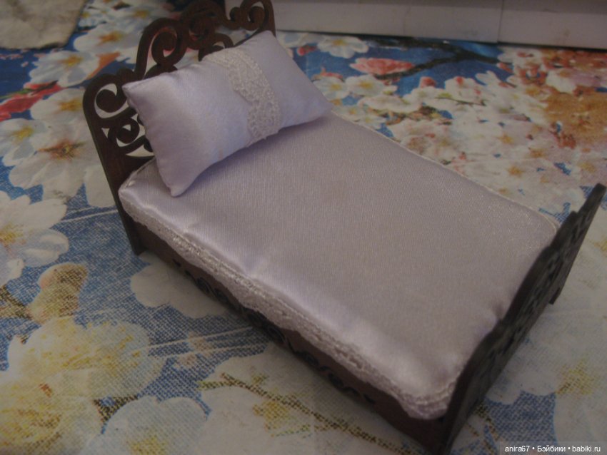 Кроватка и торшер для кукол до 13 см (фото 3)