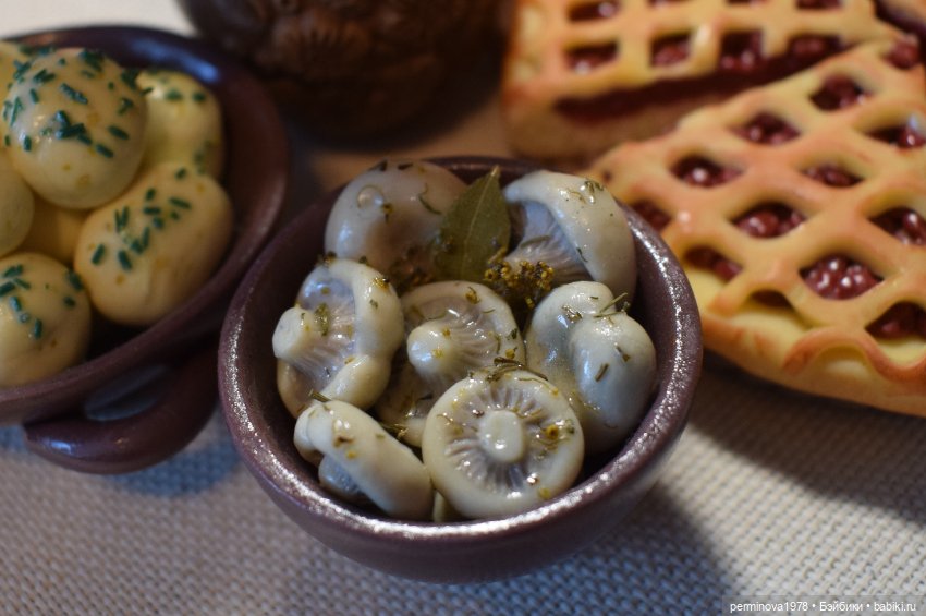 Посуда и угощение для кукол (фото 3)