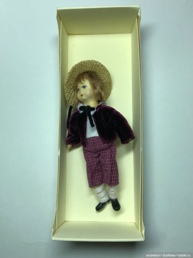 Кукла “Мальчик со шляпой” Bodo Hennig