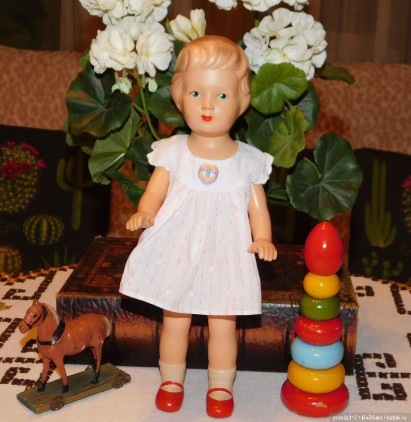 Стройная и благородная,редкая,рельефная, антикварная куколка 50-е годы.В отличном состоянии (фото 2)