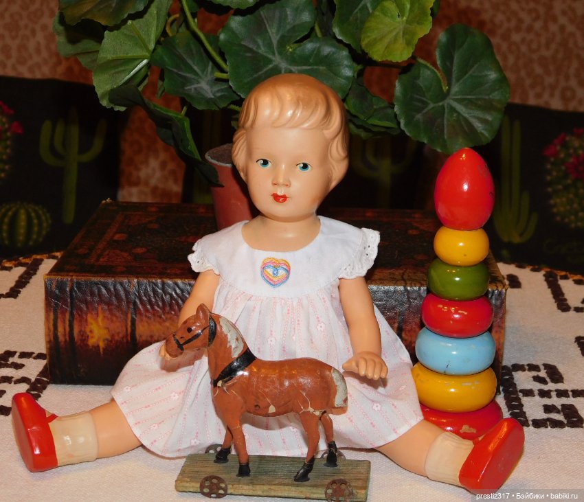 Стройная и благородная,редкая,рельефная, антикварная куколка 50-е годы.В отличном состоянии