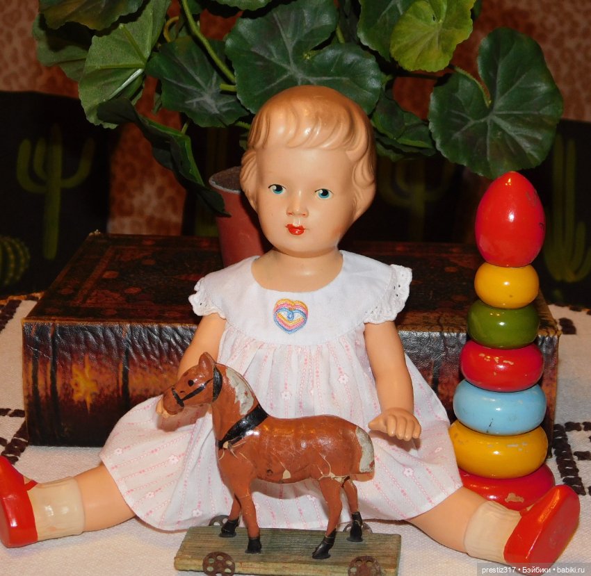 Стройная и благородная,редкая,рельефная, антикварная куколка 50-е годы.В отличном состоянии