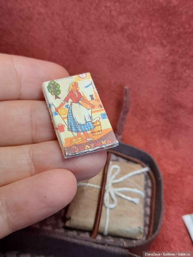 Ретро чемодан с наполнением( миниатюра)