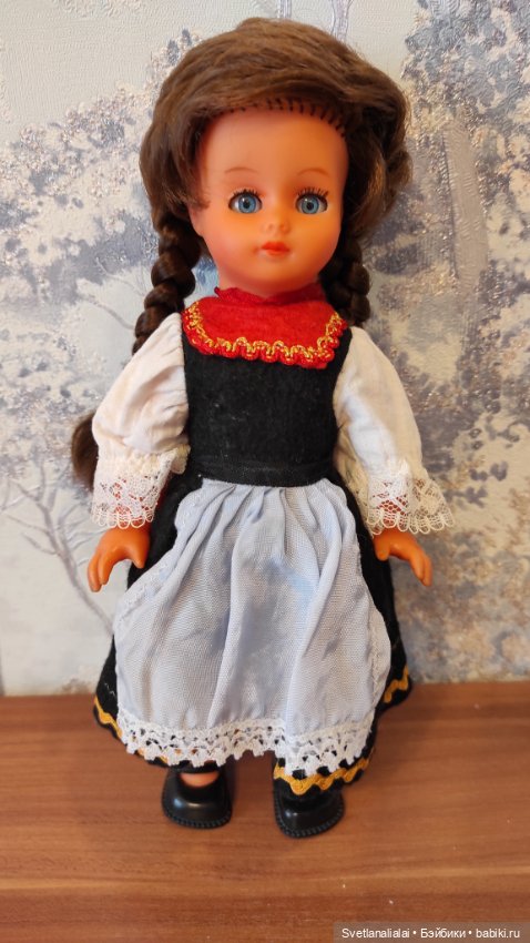 Кукла в национальном костюме Emil Schwenk