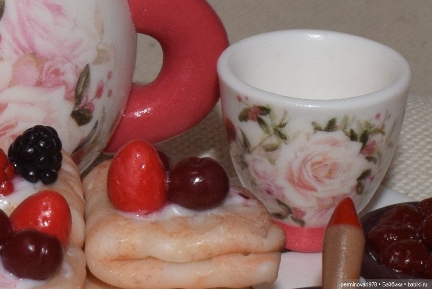 Посуда и угощение для кукол (фото 10)