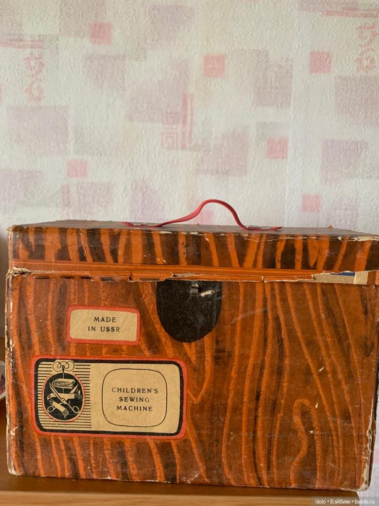 Винтажная швейная машинка в родной коробке (фото 5)