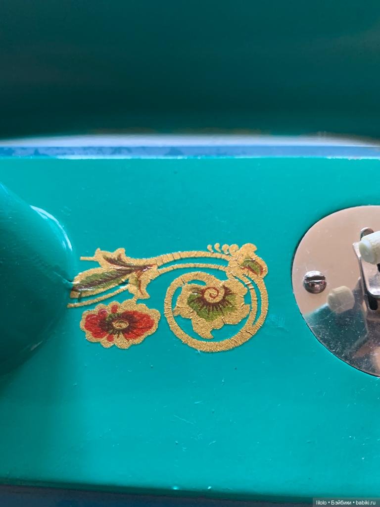 Винтажная швейная машинка в родной коробке (фото 2)