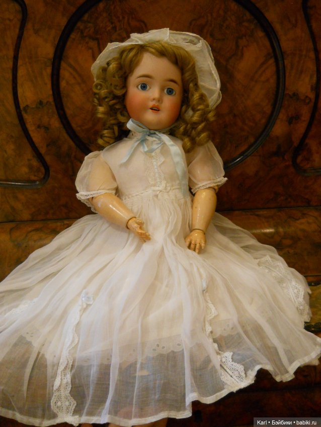 Антикварная кукла Queen Louise