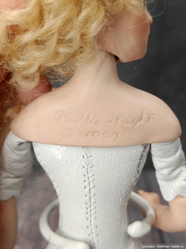 Дана от Phyllis Wright. Фарфор