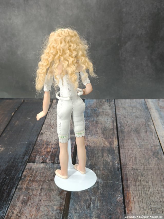 Дана от Phyllis Wright. Фарфор