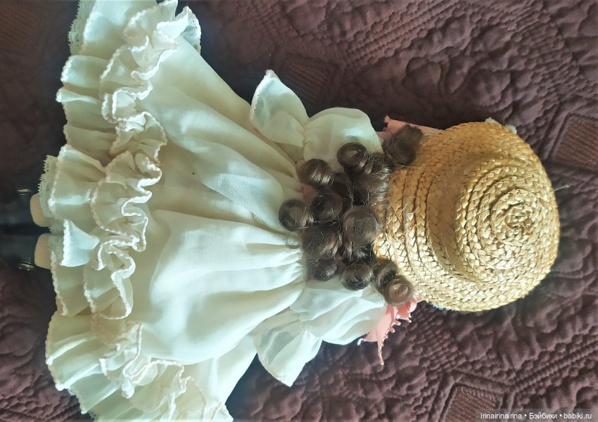 Маленькая пастушка с овечкой , полностью фарфоровая (415.1)