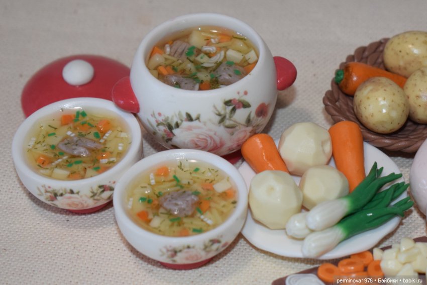 Посуда и угощение для кукол