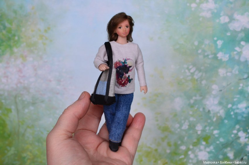 Миниатюрная кукла в масштабе 1/12