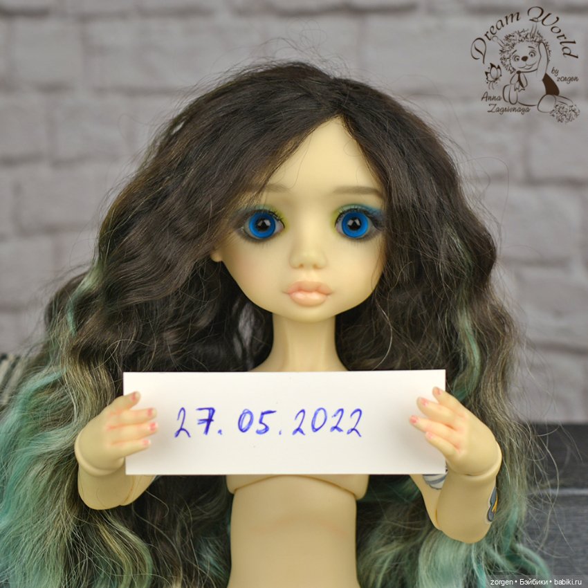 Энни, единственная девочка с татуировками