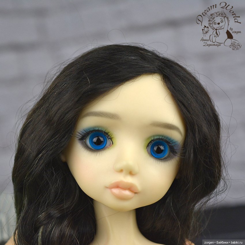 Энни, единственная девочка с татуировками