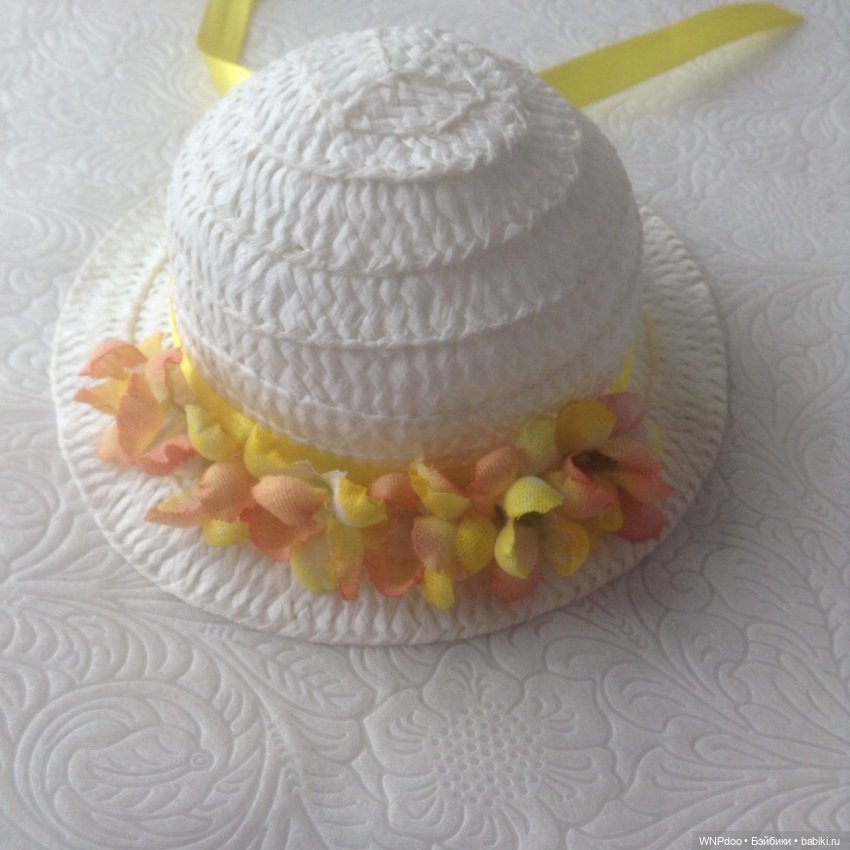 Шляпа белая, с цветами — Одежда для кукол