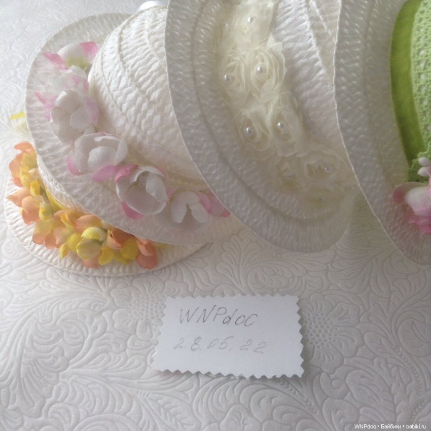 Шляпа белая, с цветами — Одежда для кукол (фото 9)