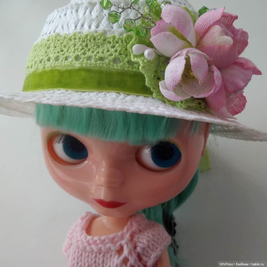 Шляпа белая, с цветами — Одежда для кукол (фото 7)