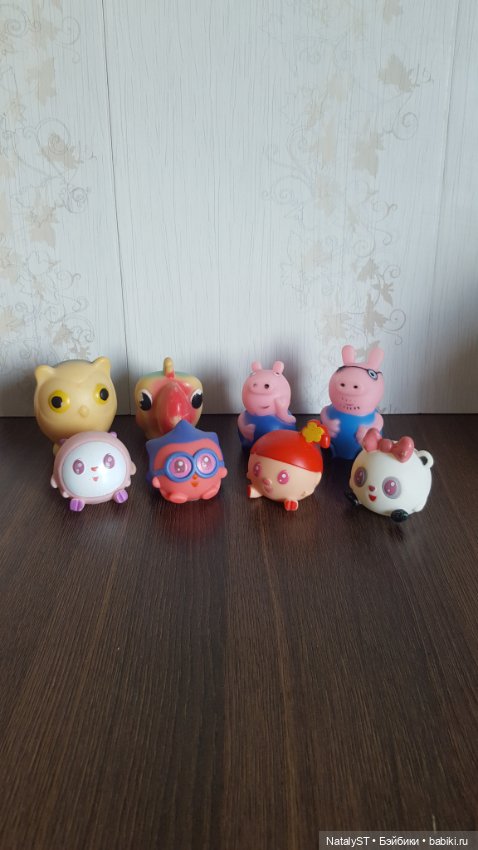 Лот маленьких резиновых игрушек