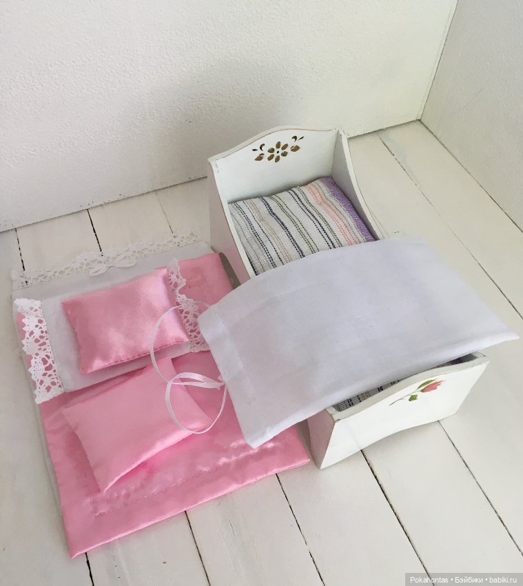 Кроватка с постельным бельем в стиле шебби-шик (фото 5)