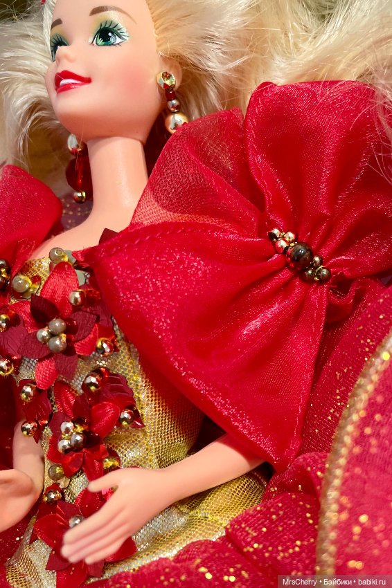 Happy Holidays Barbie — Игровые куклы (фото 10)