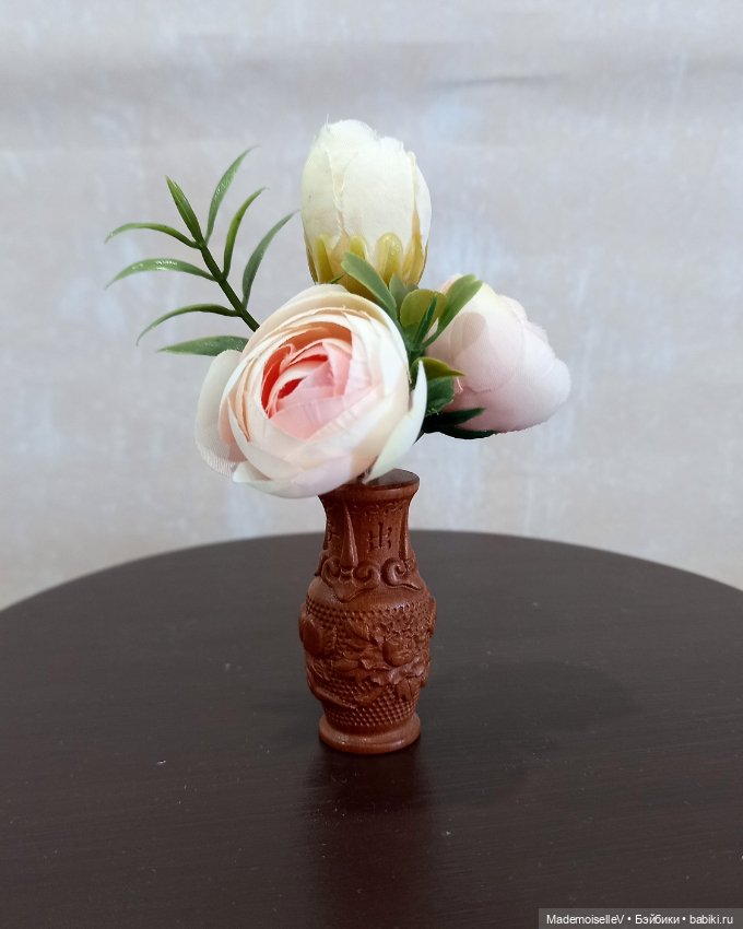 Ваза деревянная резная — Миниатюра для кукол