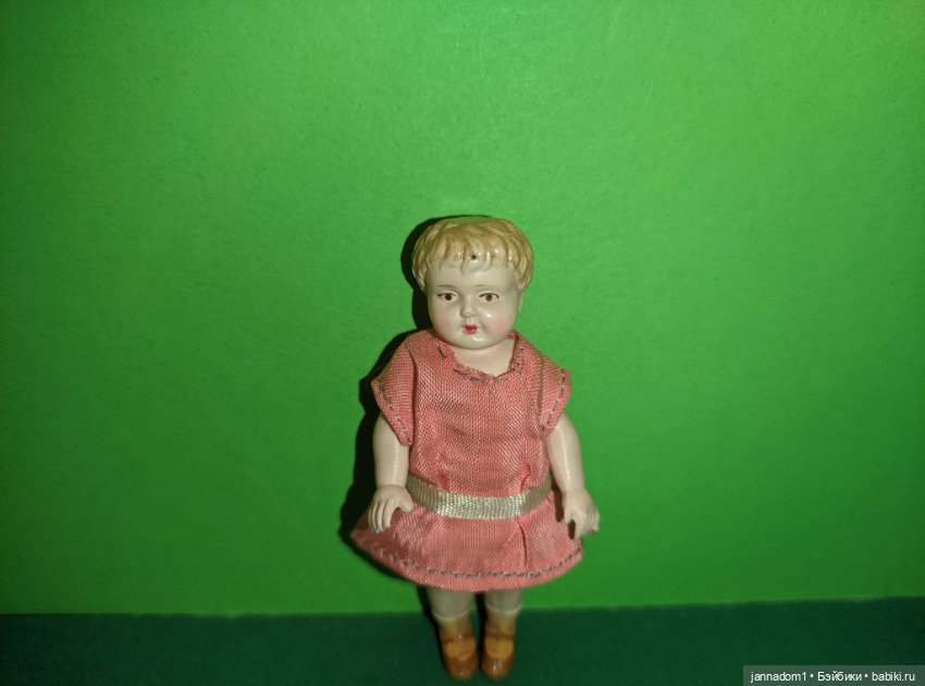 Целлулоидная куколка Minerva с рельефными волосами, высота 9 см (фото 10)