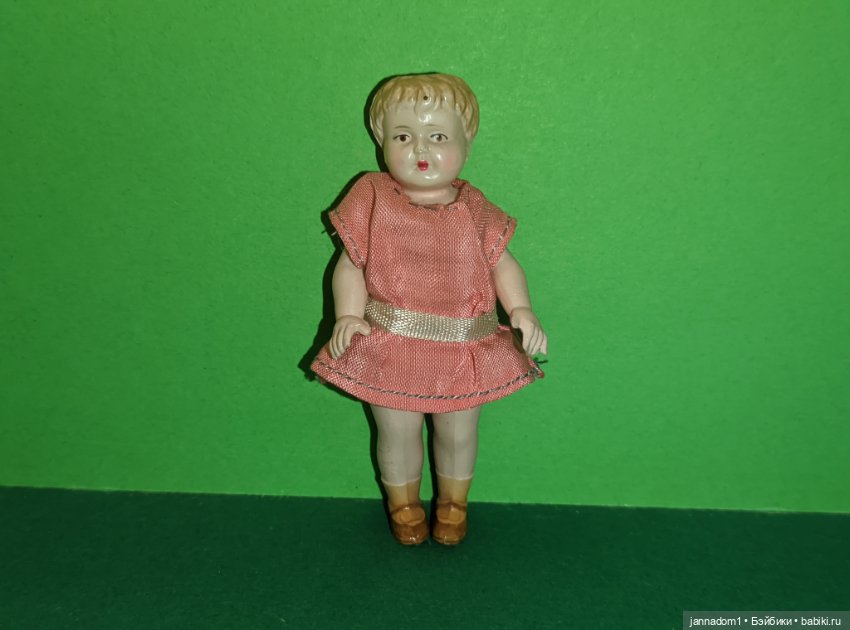 Целлулоидная куколка Minerva с рельефными волосами, высота 9 см (фото 9)