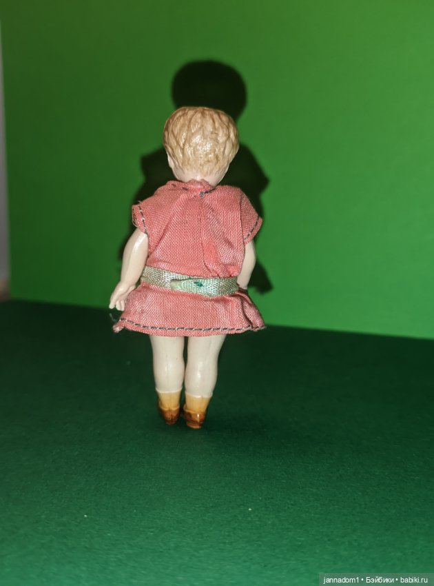 Целлулоидная куколка Minerva с рельефными волосами, высота 9 см (фото 6)