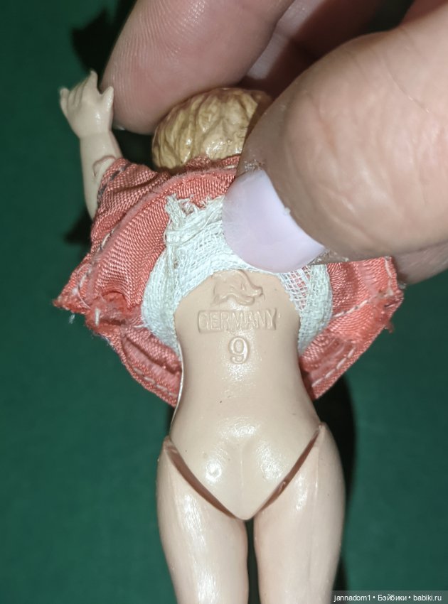 Целлулоидная куколка Minerva с рельефными волосами, высота 9 см (фото 3)