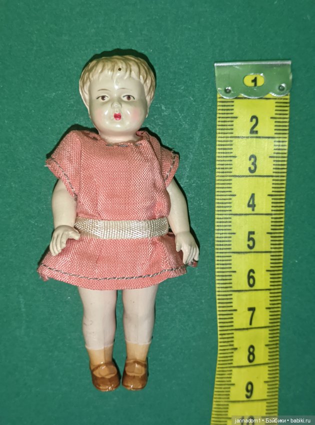 Целлулоидная куколка Minerva с рельефными волосами, высота 9 см