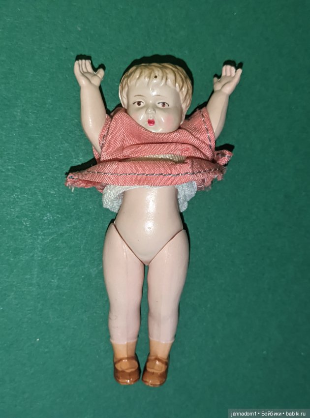 Целлулоидная куколка Minerva с рельефными волосами, высота 9 см (фото 2)