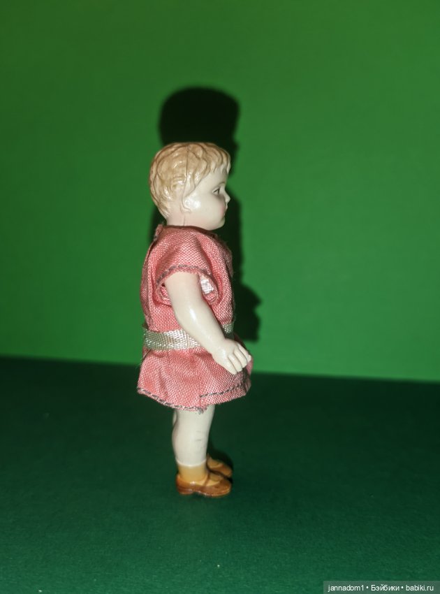 Целлулоидная куколка Minerva с рельефными волосами, высота 9 см (фото 5)