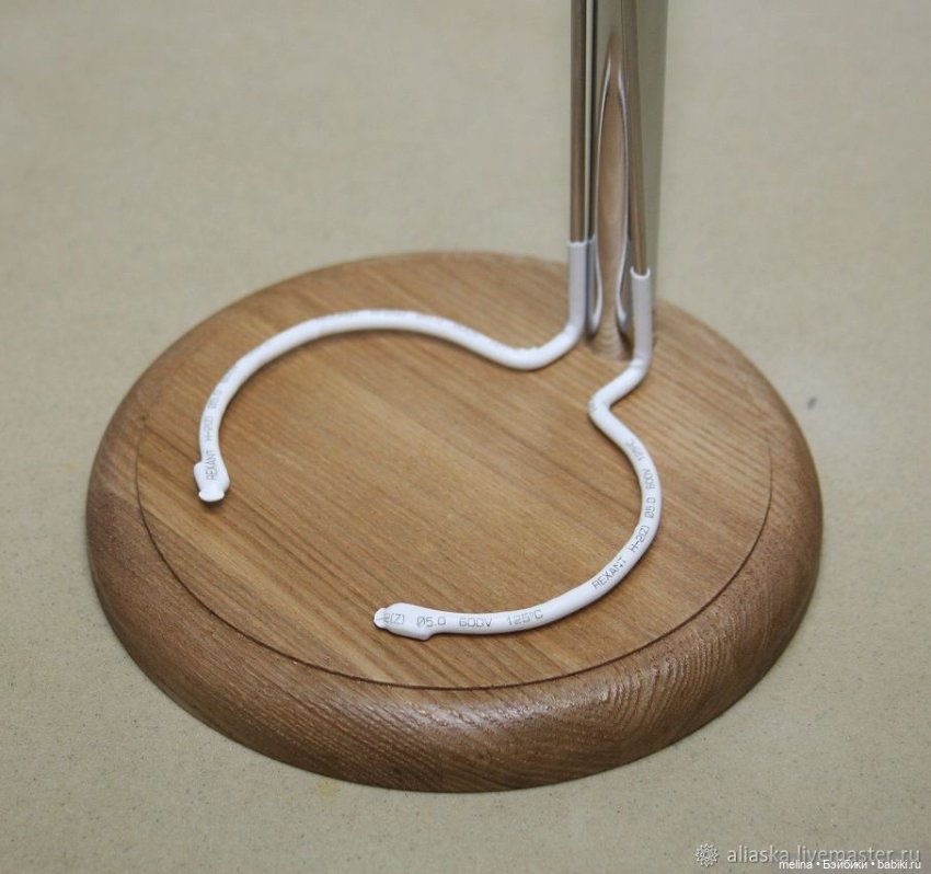 Стенды из массива ясеня для кукол от 30см до 85см (фото 2)