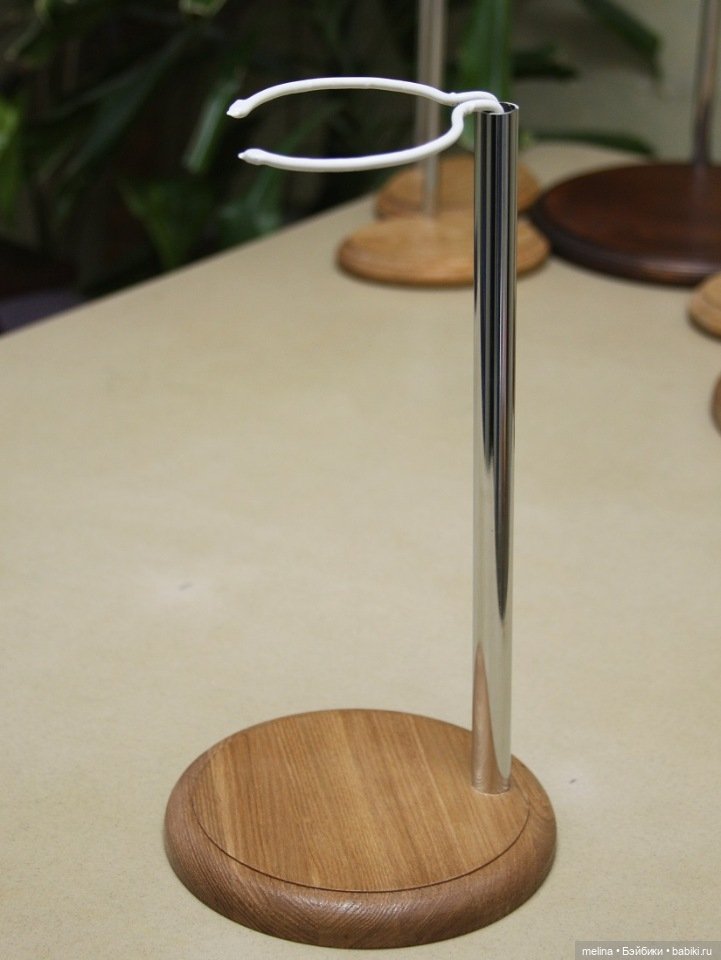 Стенды из массива ясеня для кукол от 30см до 85см