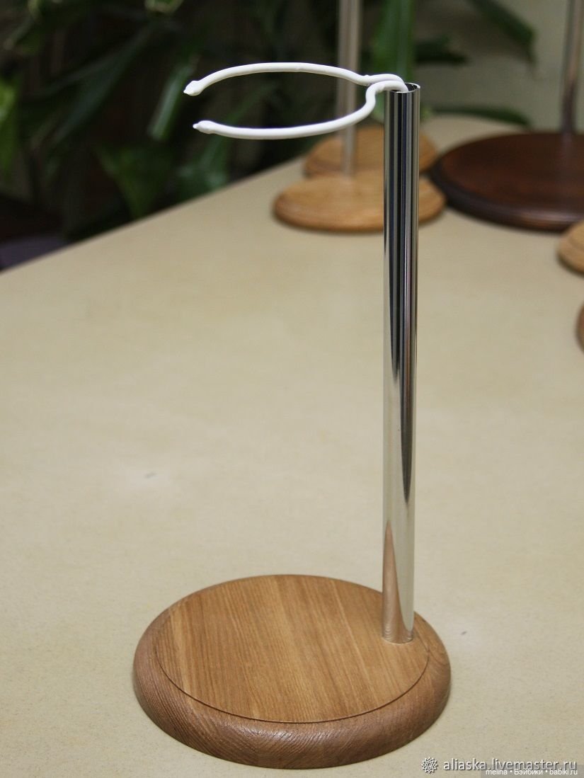 Стенды из массива ясеня для кукол от 30см до 85см (фото 3)